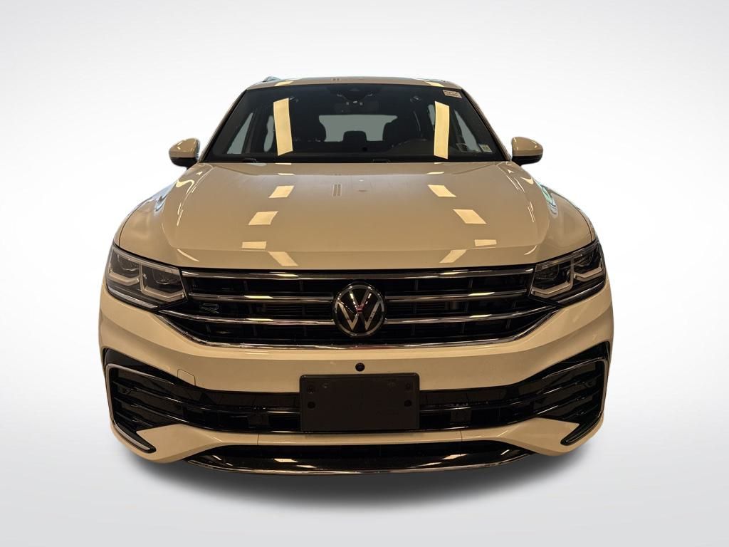 2022 Volkswagen Tiguan SEL Premium R-Line photo 2