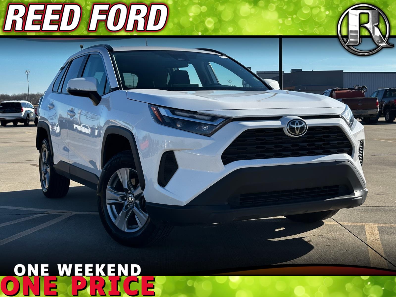 2024 Toyota RAV4 XLE's photo