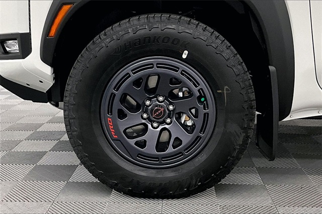 2025 Nissan Frontier PRO-4X photo 11