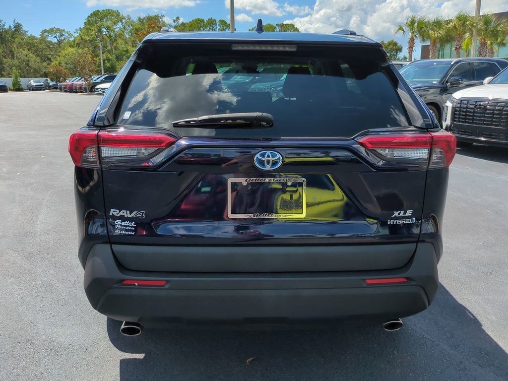 2021 Toyota RAV4 Hybrid XLE photo 13
