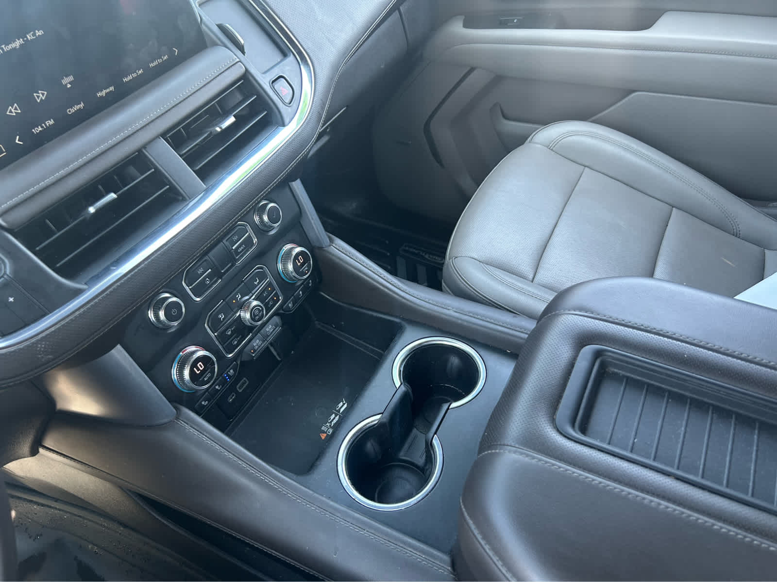 2023 Gmc Yukon SLT photo 13