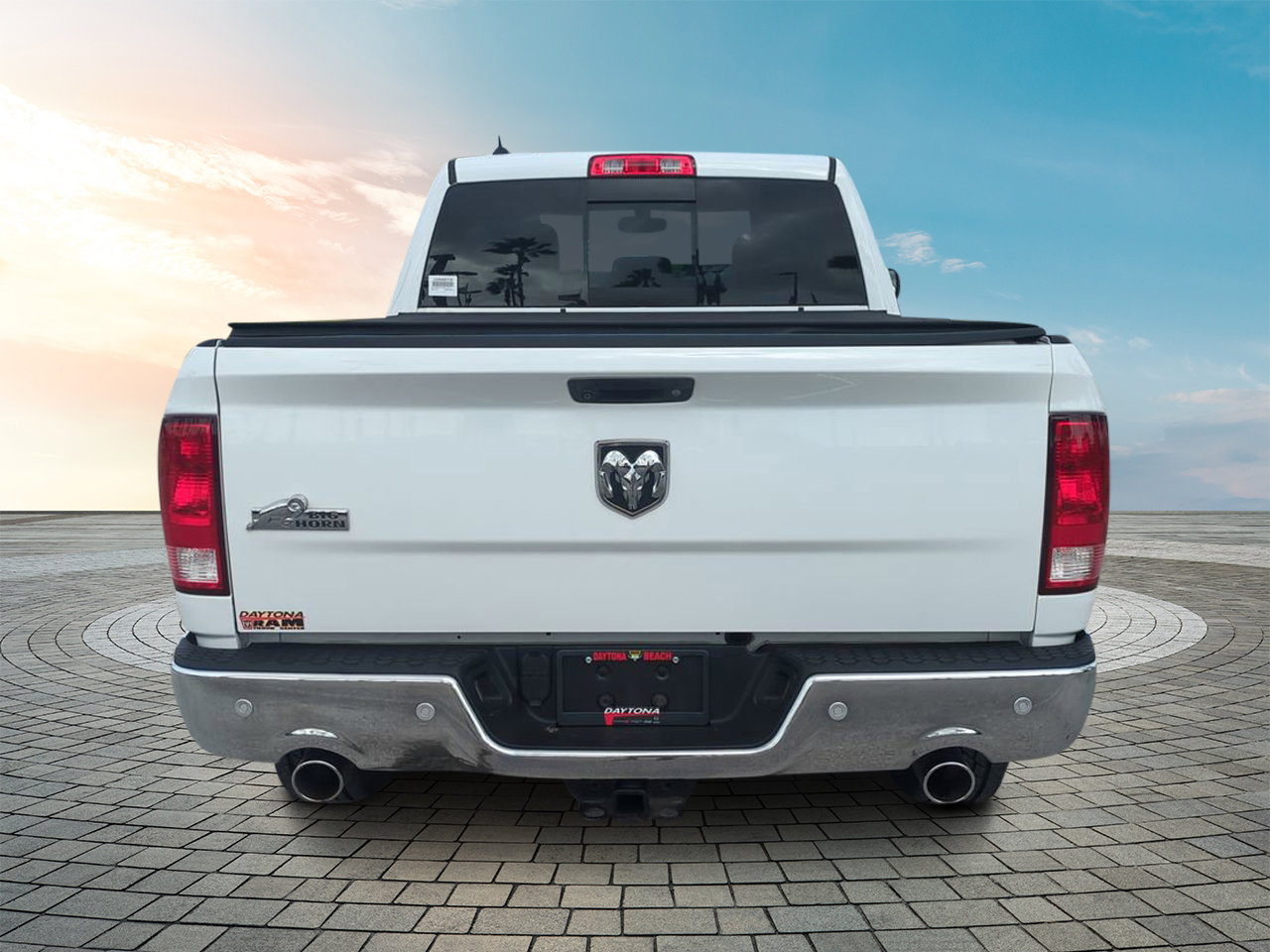 2017 Ram 1500 SLT photo 4
