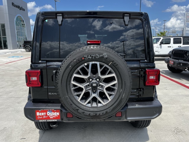 2025 Jeep Wrangler Sahara photo 6