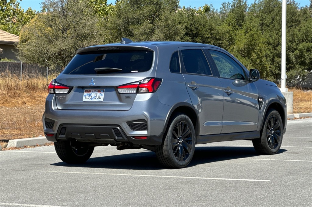 2025 Mitsubishi Outlander Sport ES photo 4