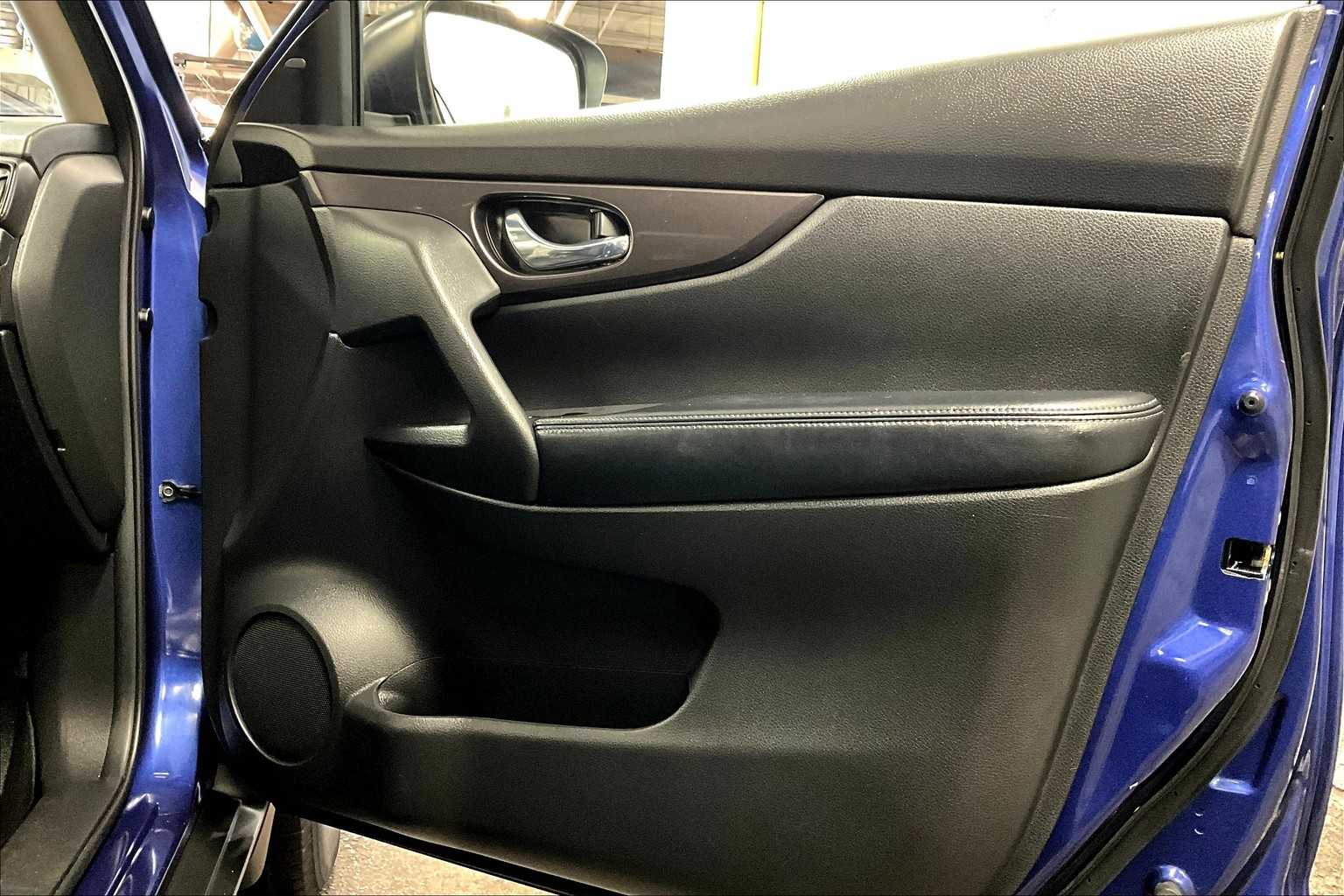 2019 Nissan Rogue SV photo 20