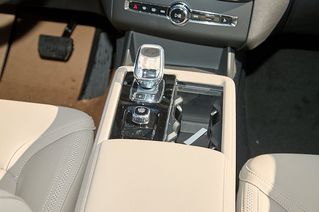 2026 VOLVO XC90 - Image 27