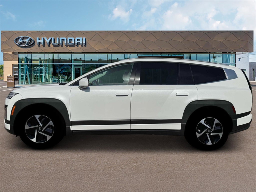 2026 Hyundai Ioniq SE photo 3