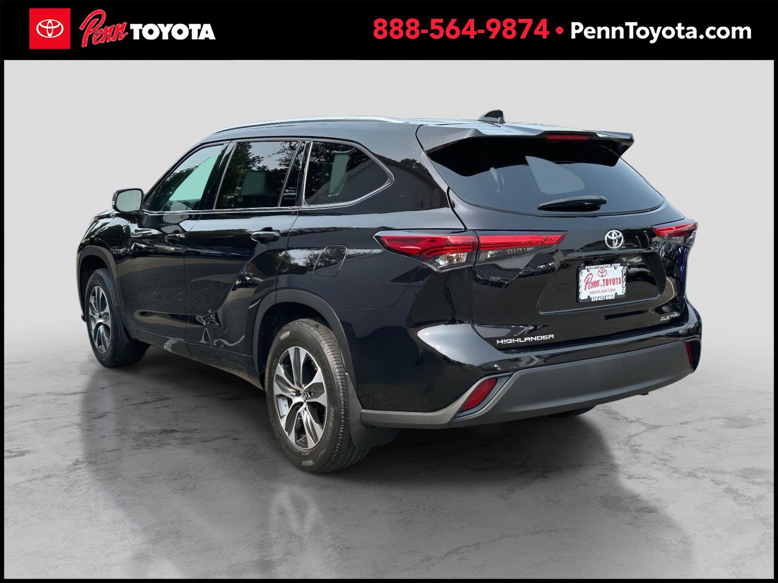 2021 Toyota Highlander XLE photo 3