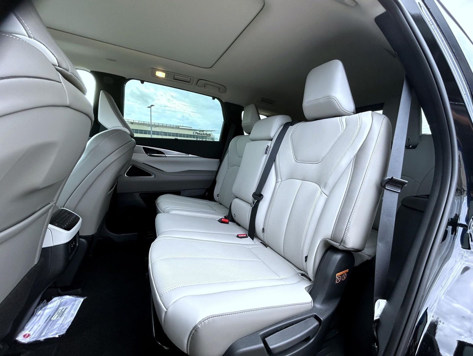 2026 Infiniti QX60 Luxe AWD photo 11