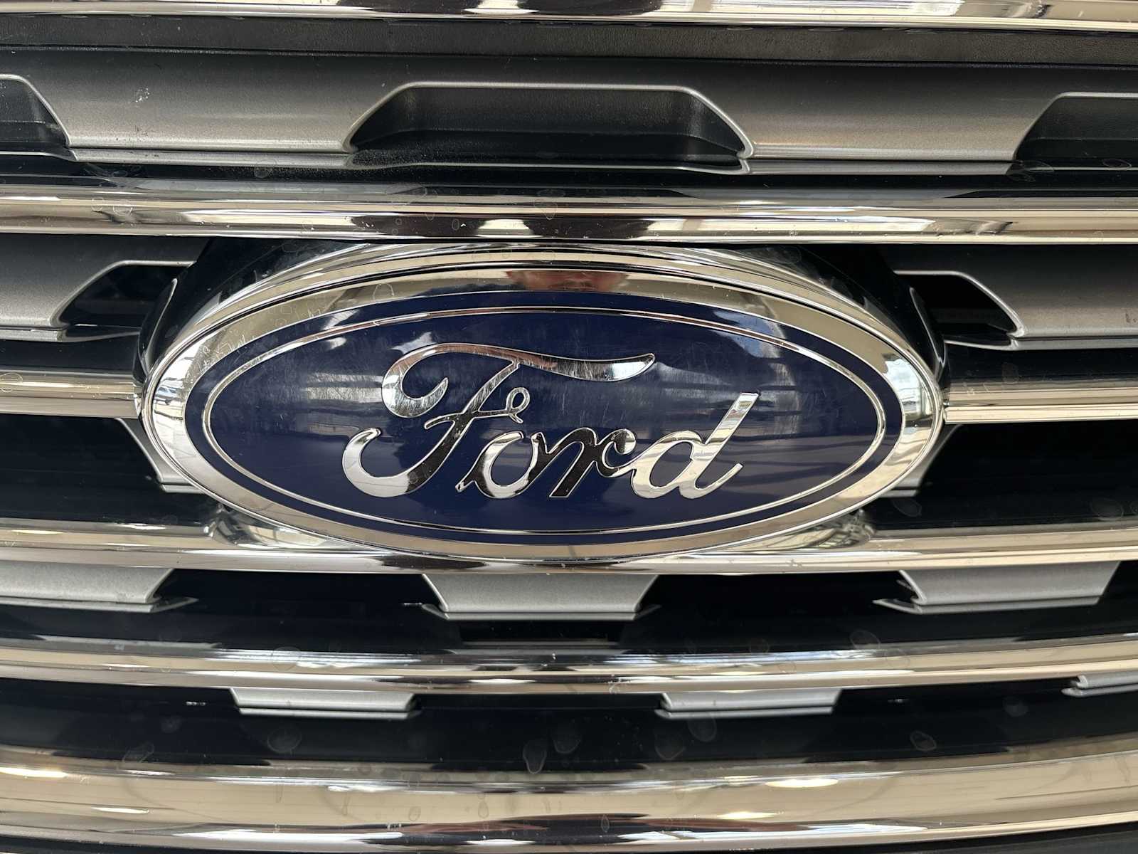2024 Ford Edge Titanium photo 29