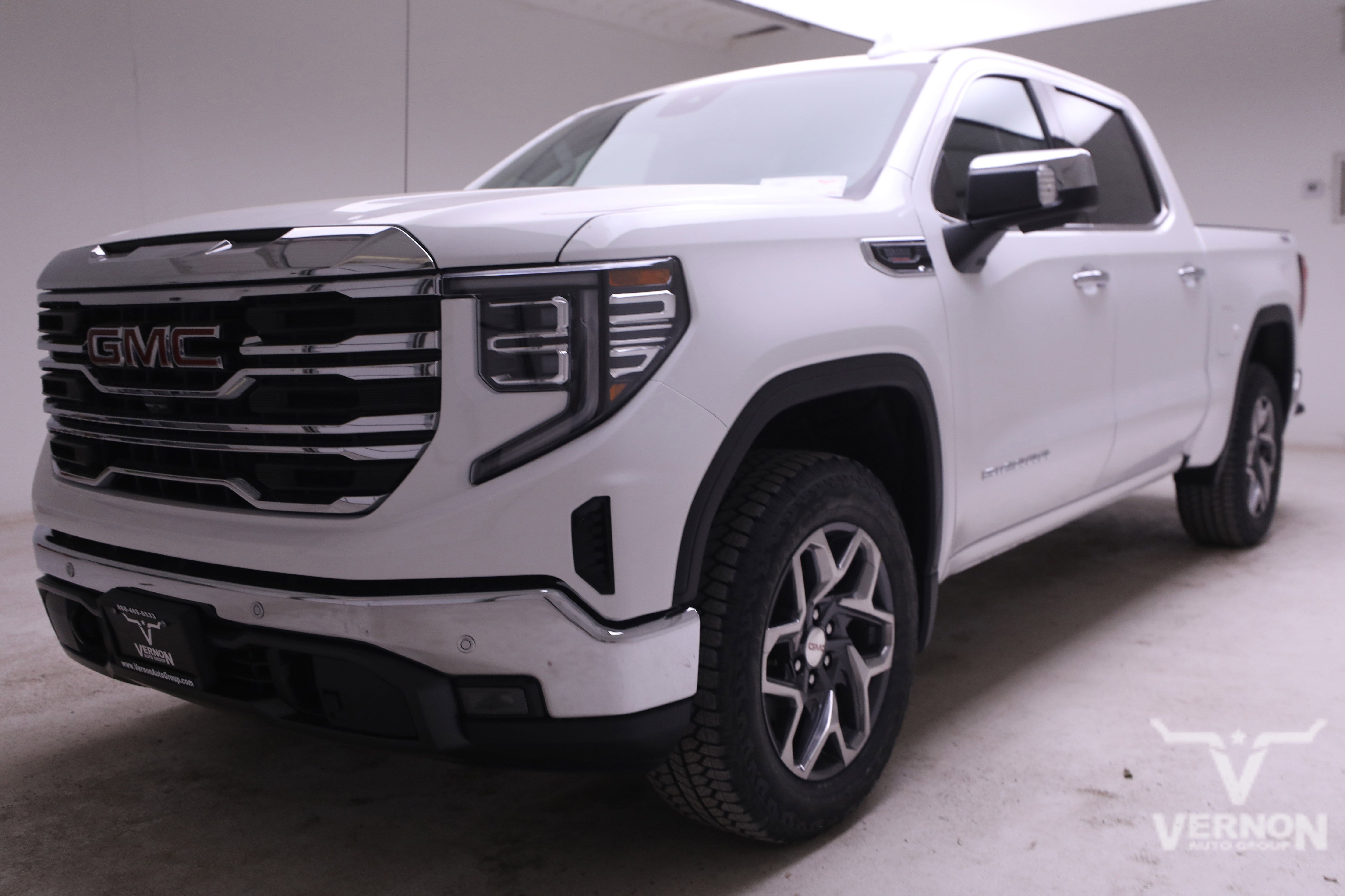 2026 GMC Sierra 1500 SLT's photo