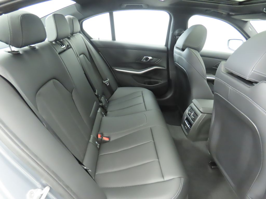 2025 Bmw 330i photo 23