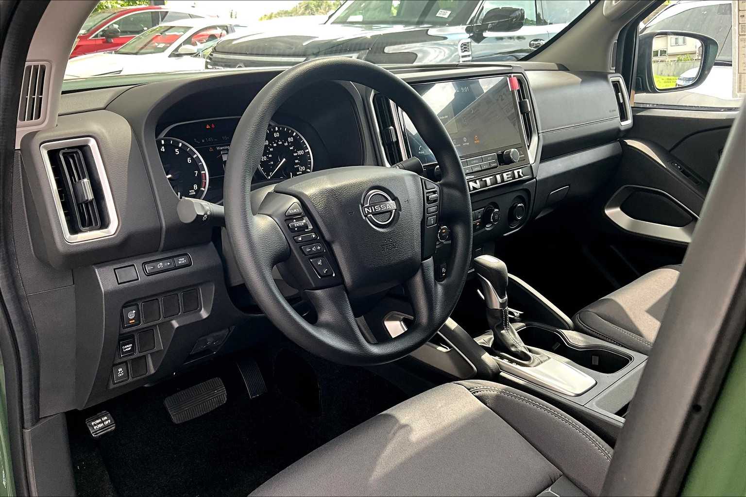 2025 Nissan Frontier SV photo 10