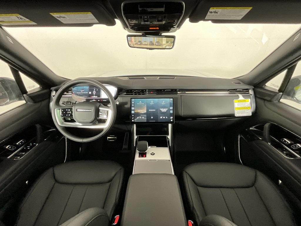 2025 Land Rover Range Rover SE photo 3