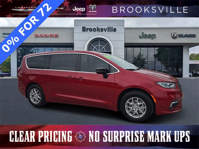 2026 Chrysler Pacifica Select's photo