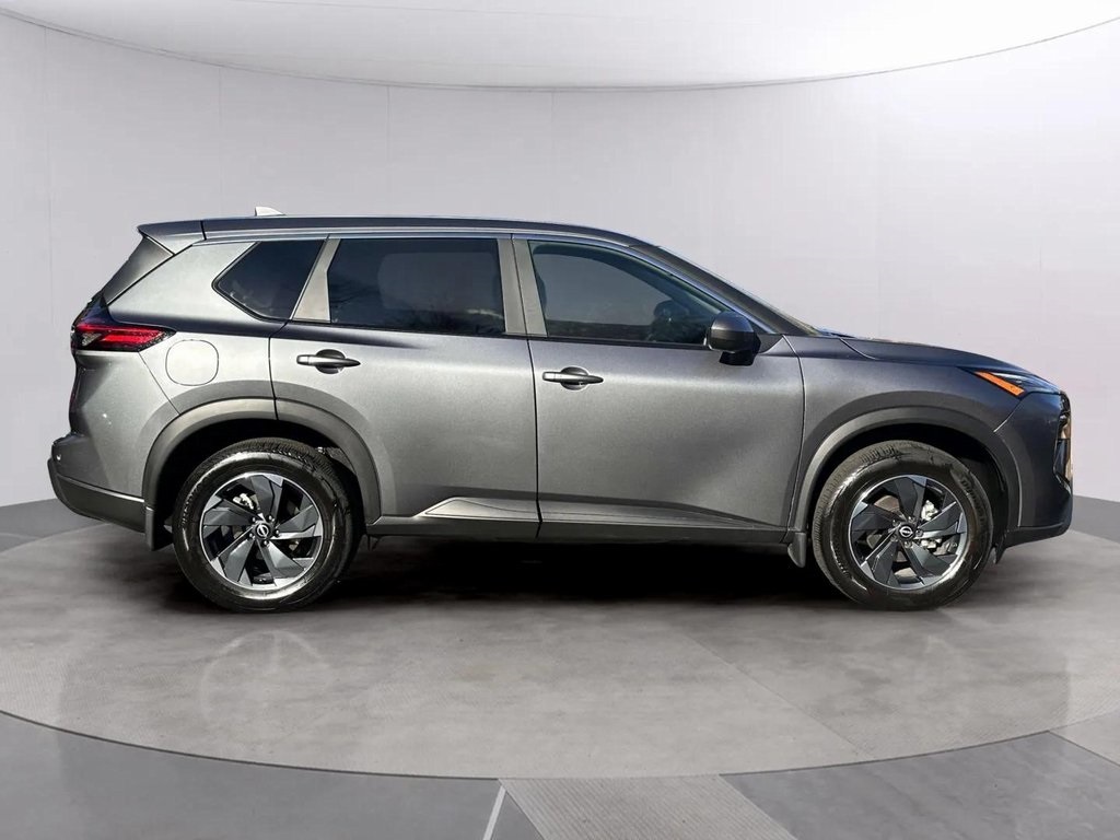 2025 Nissan Rogue SV photo 2