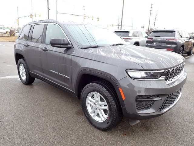 2025 Jeep Grand Cherokee Laredo photo 7
