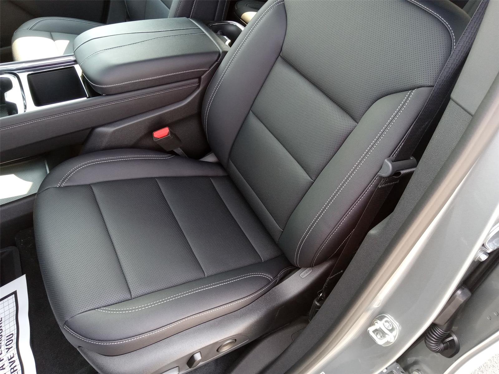 2026 Chevrolet Traverse photo 9