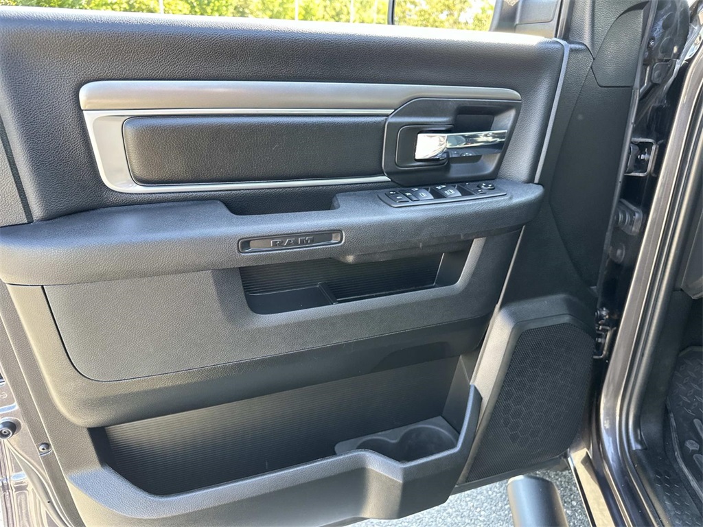 2022 Ram 1500 Classic Warlock photo 25