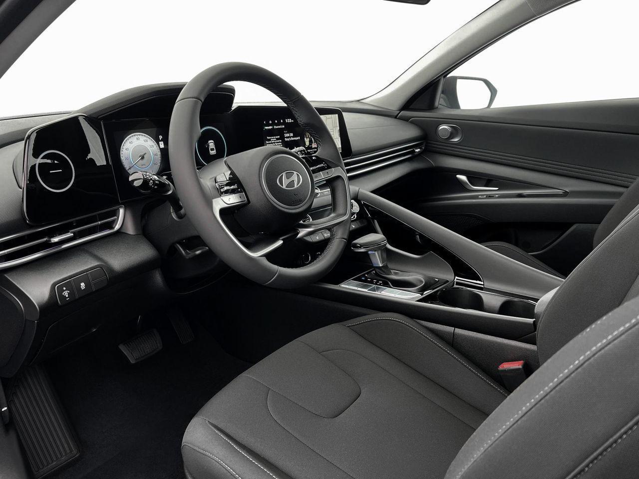 2025 Hyundai Elantra SEL Convenience photo 13