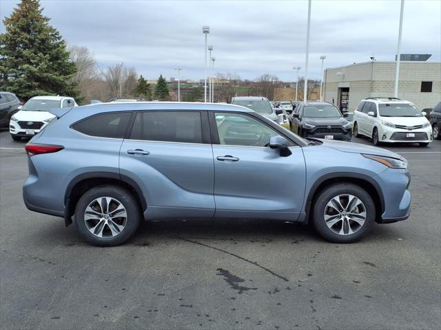 Certified 2021 Toyota Highlander XLE with VIN 5TDGZRBH7MS084669 for sale in Burnsville, Minnesota