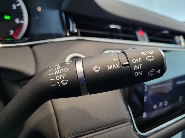 2023 Land Rover Range Rover Evoque R-Dynamic SE photo 28