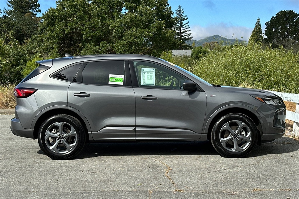 2024 Ford Escape ST-Line photo 3