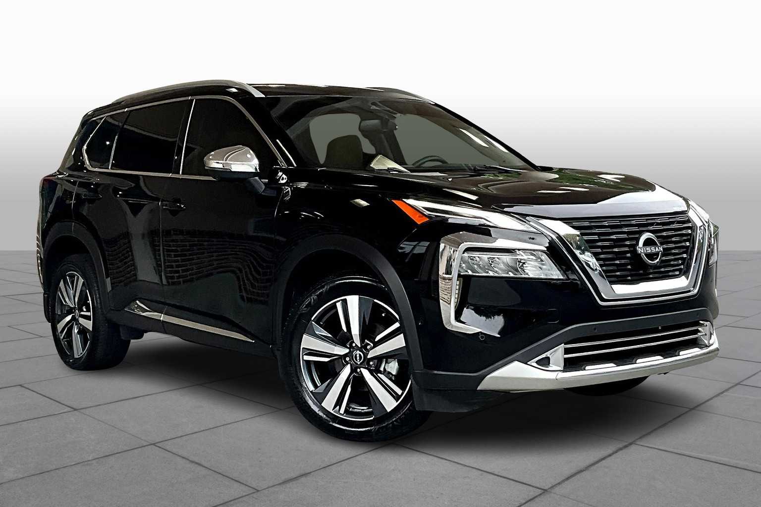 2023 Nissan Rogue Platinum photo 2