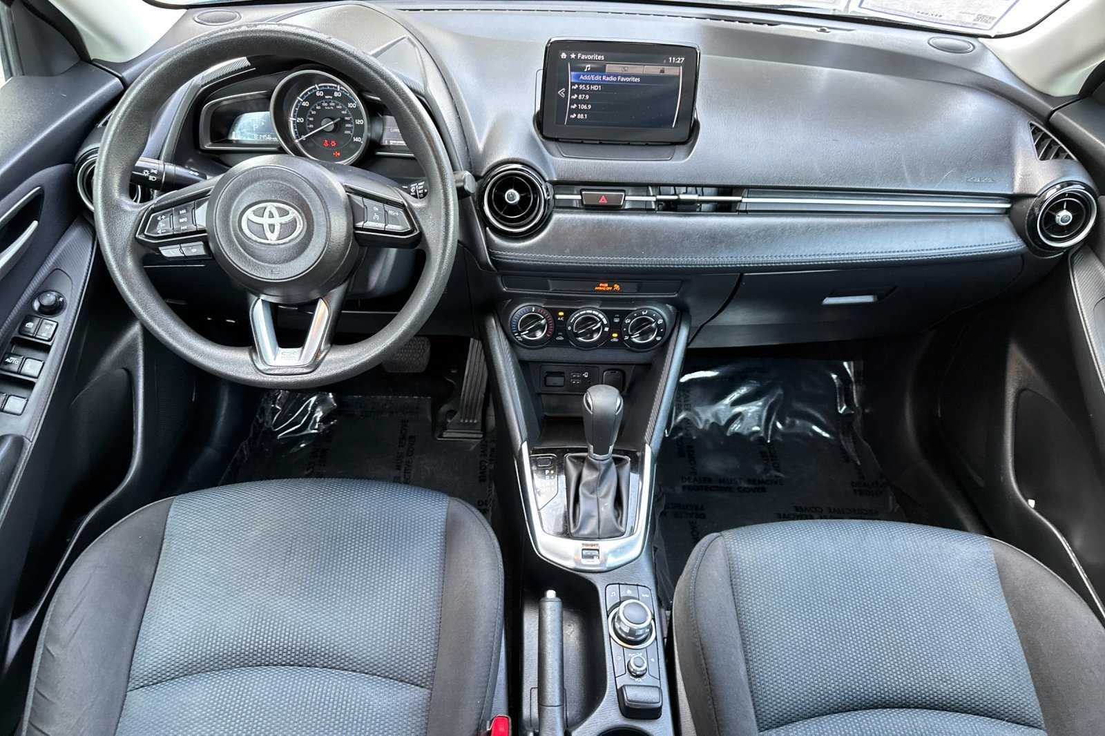 2020 Toyota Yaris LE photo 13