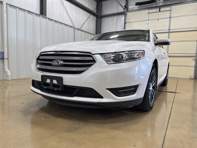 Used 2018 Ford Taurus SEL with VIN 1FAHP2E83JG135416 for sale in Carlyle, IL