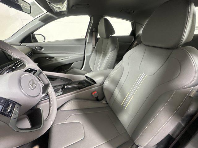2025 Hyundai Elantra SEL Sport photo 9