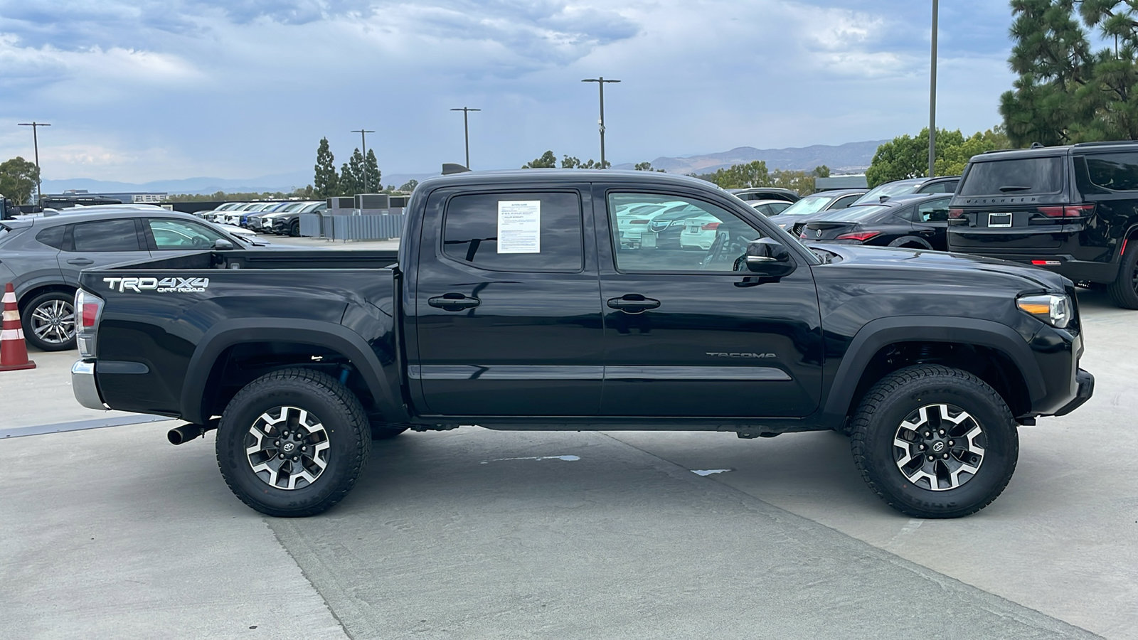 2023 Toyota Tacoma TRD Off-Road V6 photo 6