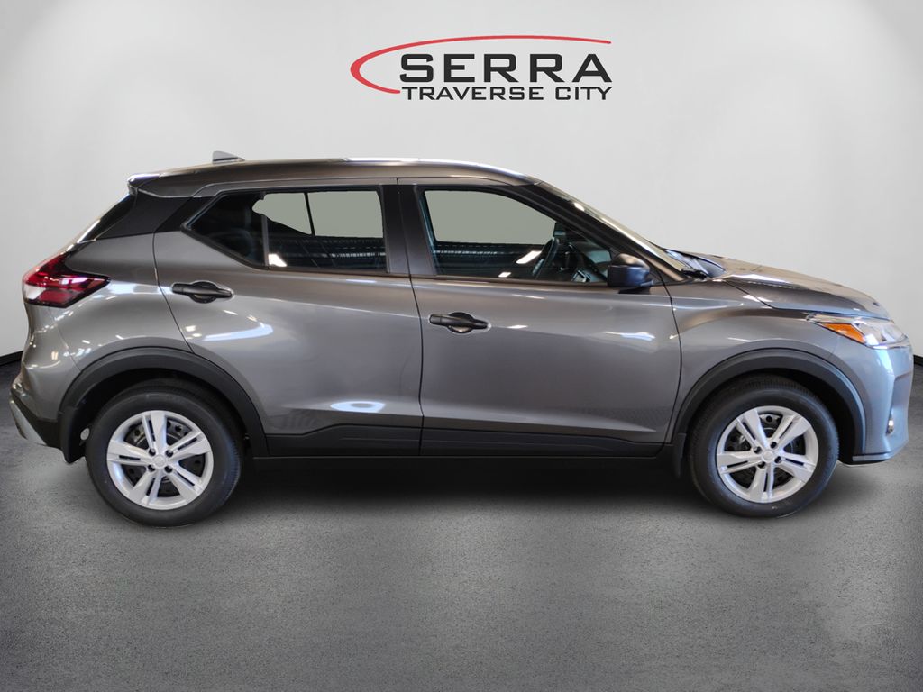 2025 Nissan Kicks Play S photo 4