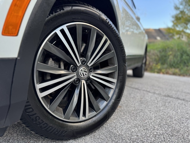 Used 2018 Volkswagen Tiguan SEL with VIN 3VV3B7AX2JM147139 for sale in Crown Point, IN