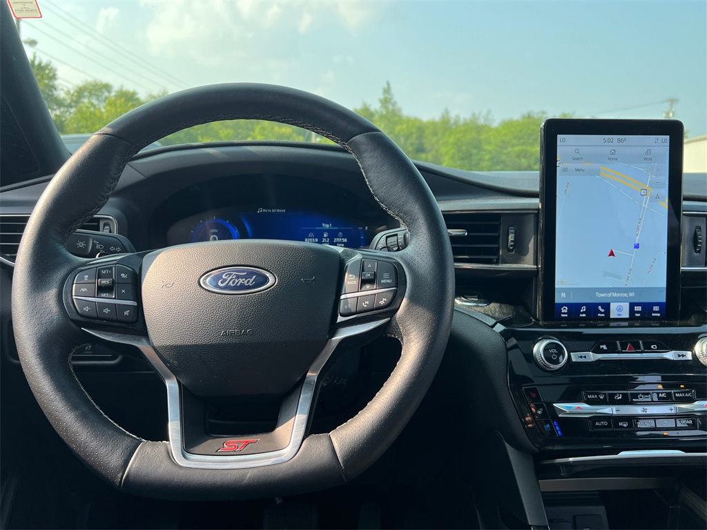 2022 Ford Explorer ST photo 10