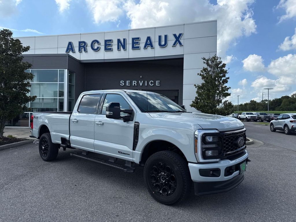 2025 Ford F-350 Super Duty Lariat's photo