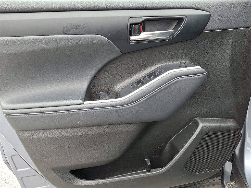 2022 Toyota Highlander XLE photo 13