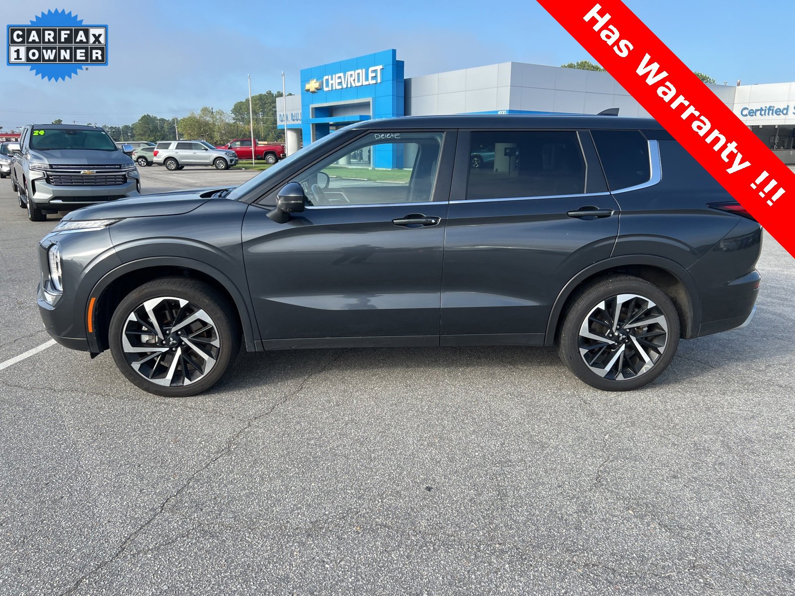 2024 Mitsubishi Outlander SE photo 2