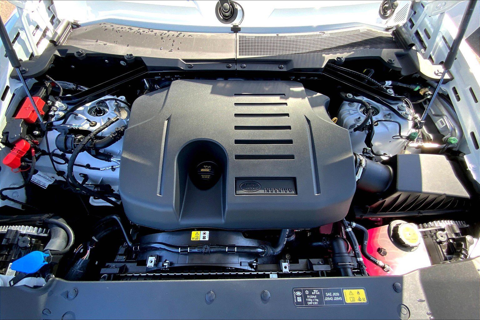 2025 Land Rover Defender 130 X-Dynamic SE photo 9