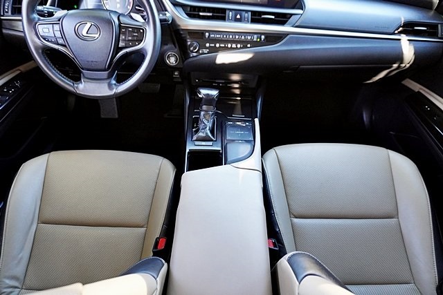2019 Lexus ES 350 photo 19