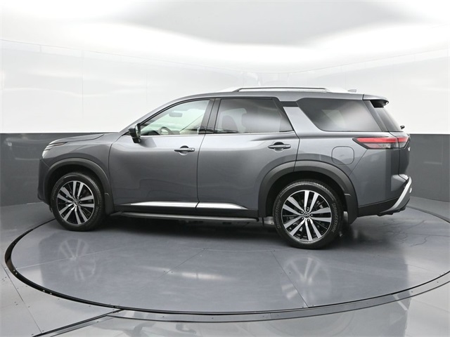 2025 Nissan Pathfinder Platinum photo 3
