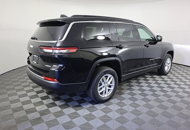 2025 Jeep Grand Cherokee Laredo photo 4