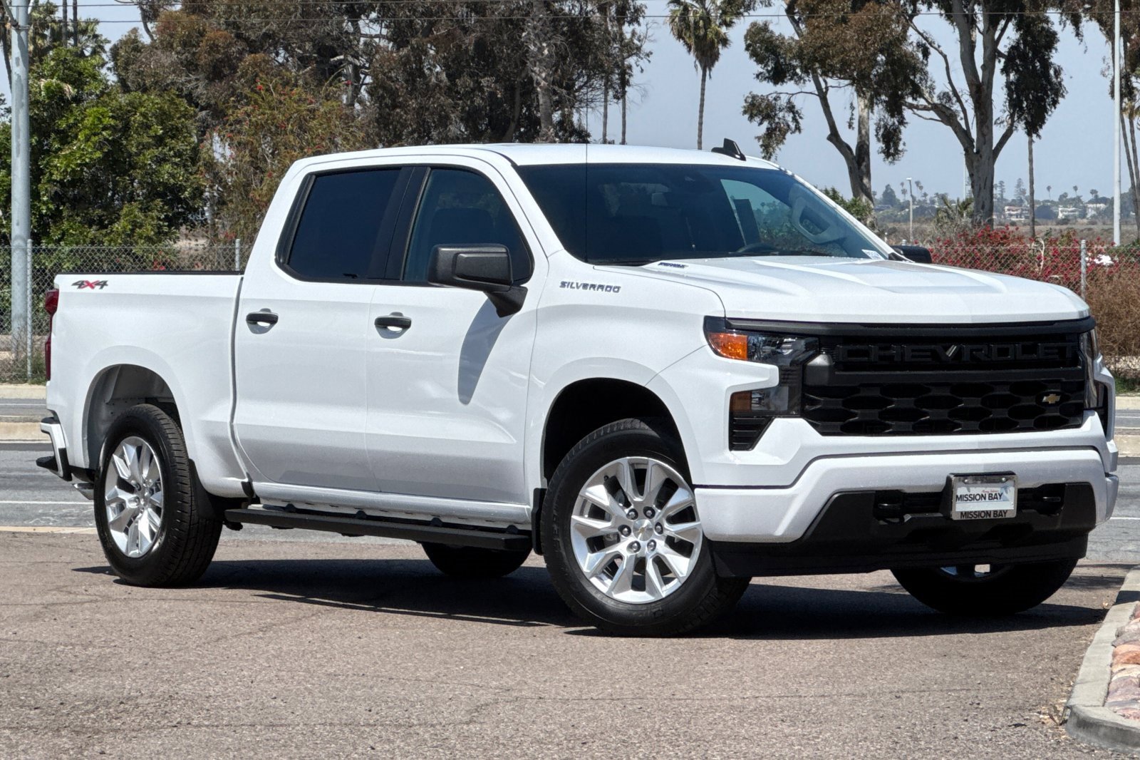 2025 Chevrolet Silverado 1500 Custom photo 2