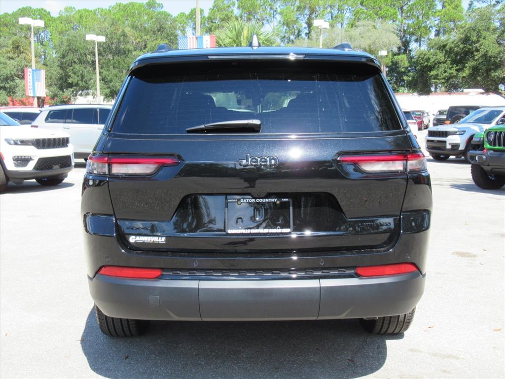 2025 Jeep Grand Cherokee Limited photo 2