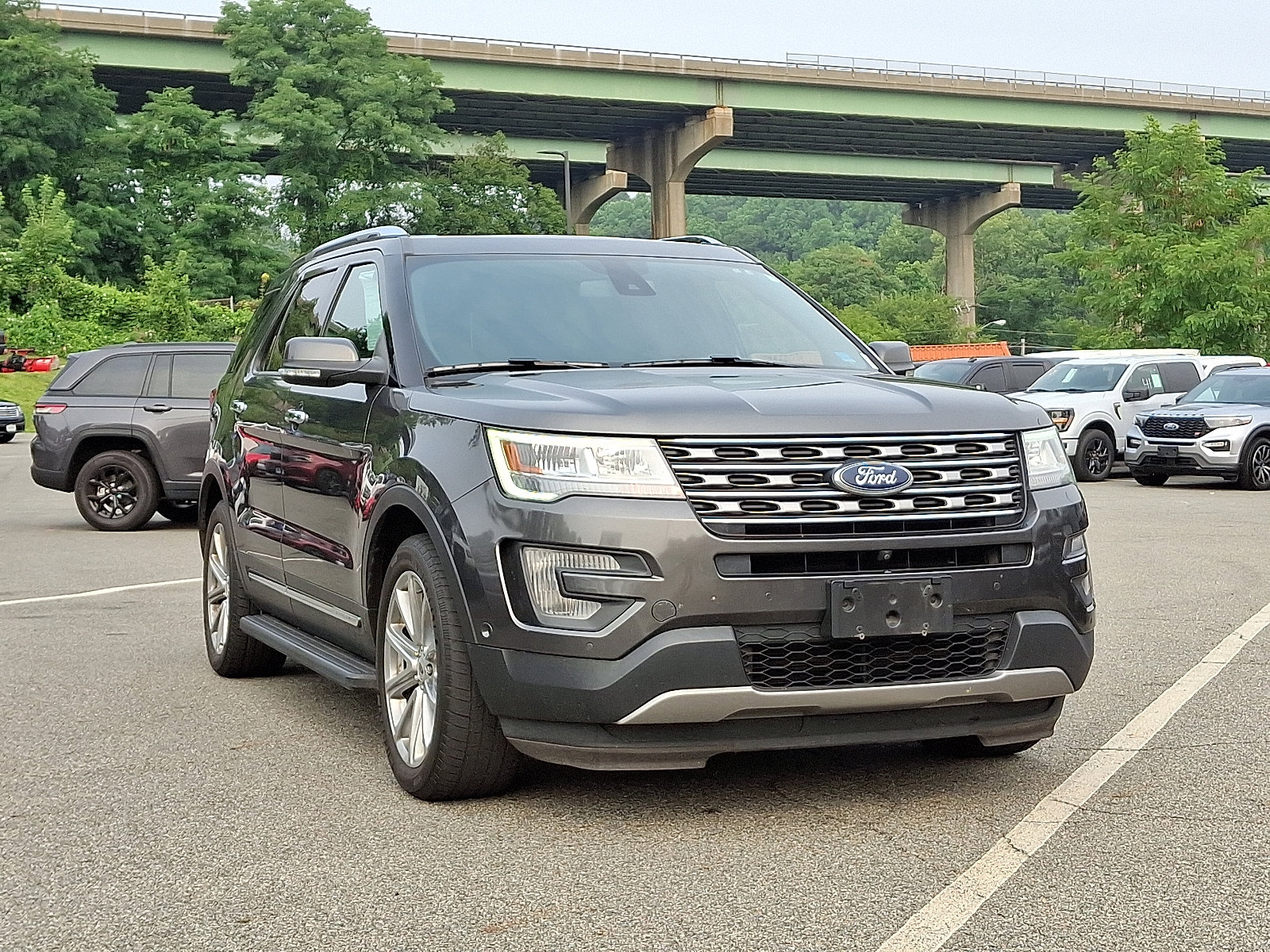 2017 Ford Explorer Limited photo 2