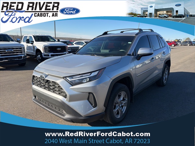 2024 Toyota RAV4 XLE's photo