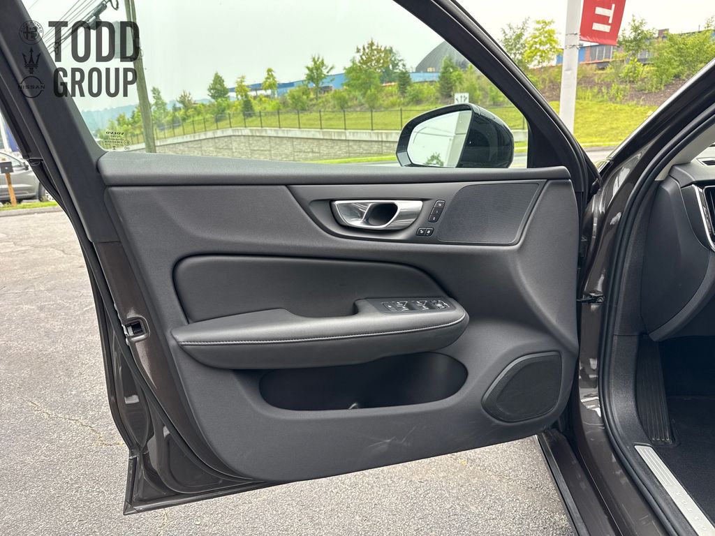 2025 Volvo S60 B5 AWD Core photo 10