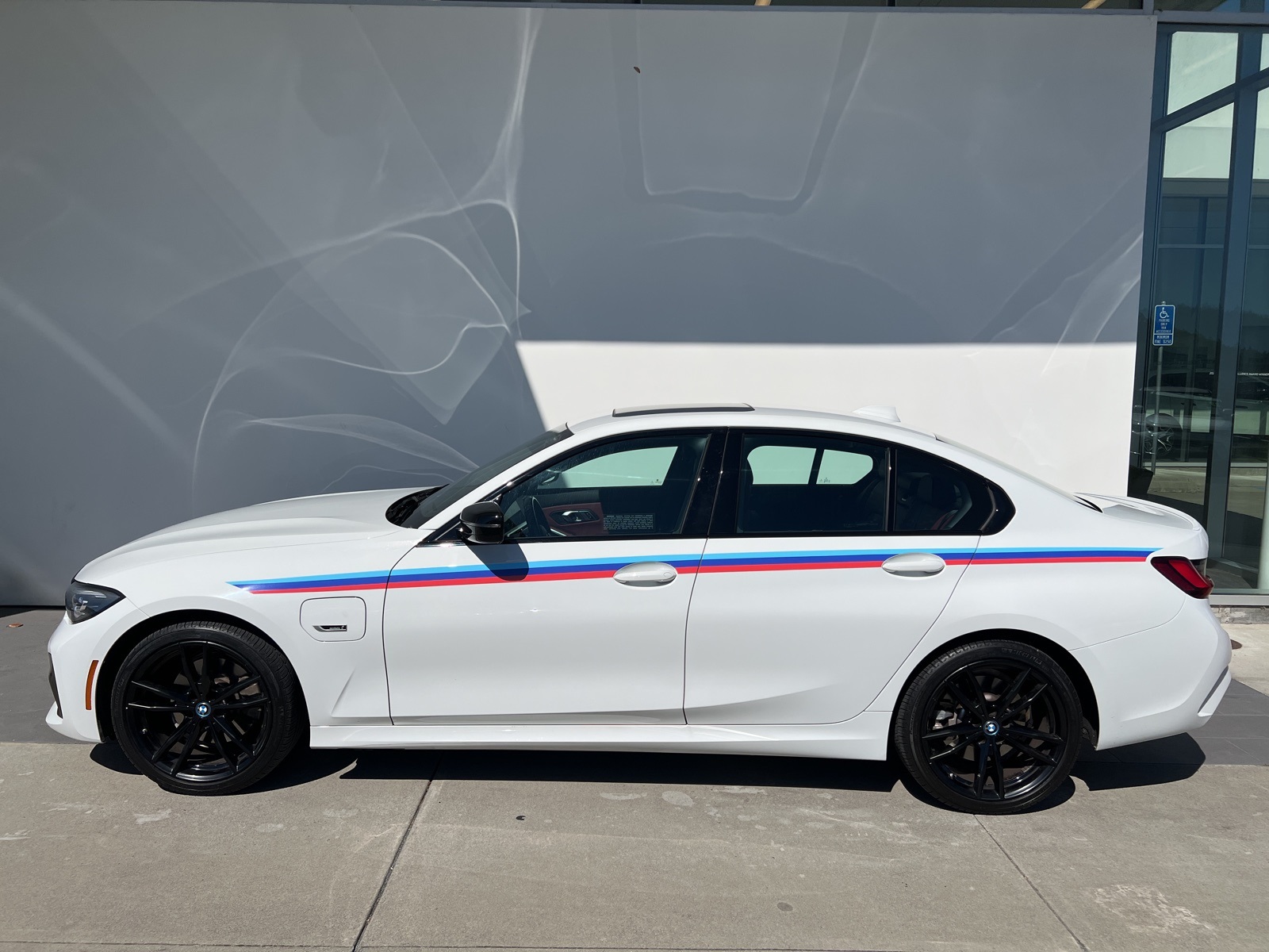 2022 Bmw 330e 3-Series photo 3
