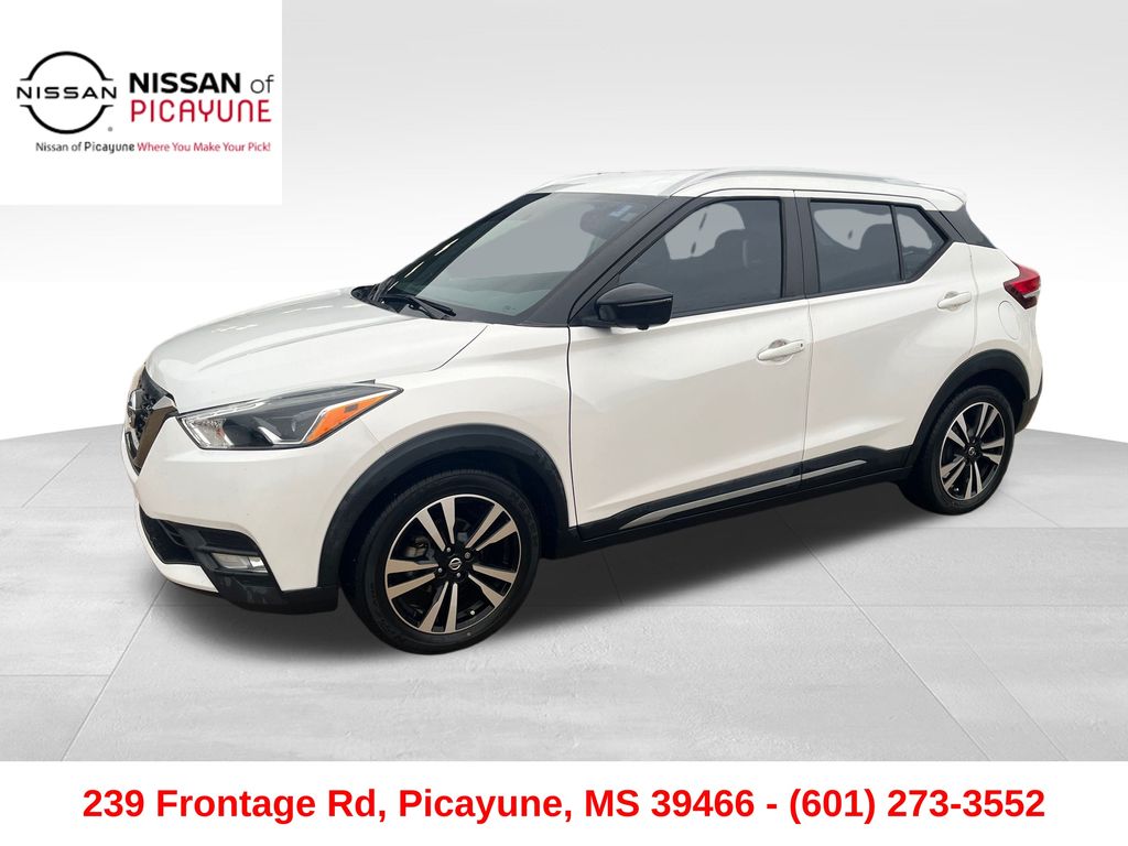 2019 Nissan Kicks SR's photo