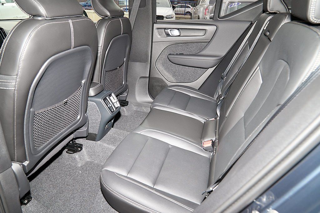 2026 VOLVO XC40 - Image 19